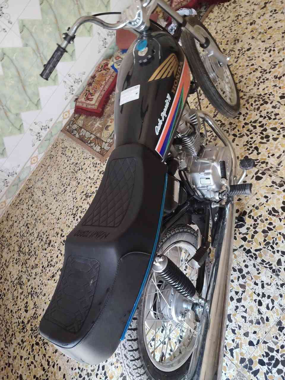 دراجه  جديده وراق سكنر قبل ربع ساعه كملت مال سيد خلدون شرط ماشاد برغي تجاري كله صلي كشن 3قواعد دراجه متعوب عليها بعدني مامشغلها سعر900لموشراي لايراسل ولايعلق تصل***********
