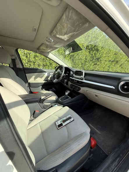 السلام عليكم
سيراتو 2024
محرك 2000 
ماشية 40 الف كم 
مكفولة كفالة عامة 
فول مواصفات :
سلايت( فتحة) /ويل كب / تبريد قطعتين / مري شفط / تحكمات وبعد بيها هواي مواصفات 
رقم بغداد تحويل مباشر 
مكاني بغداد جانب الكرخ قرب تقاطع درويش 
*********** السعر 192
