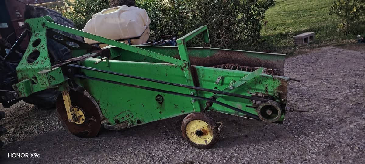 السلام عليكم قالعه للبيع العنوان بغداد اليوسفيه *********** ***********
