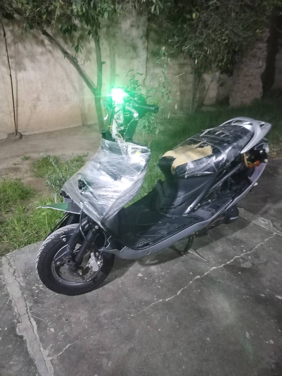 سلام عليكم دراجه البيع هوندا دراجه نقصهه فقط كفرات مكينه بجيس مامفتوحه دراجه نكره سلف خرسه مكينه بلاديه كابريتر سلف كله بلادي ماملعوب بيهن لايت شغال اشاير سعر 350وبيهه مجال دراجه شلعه ومعدل فول اذا مو بطناش كروتك عليه ومعدل فول مكاني بغداد الراشديه مال حسينيه رقمي ***********

