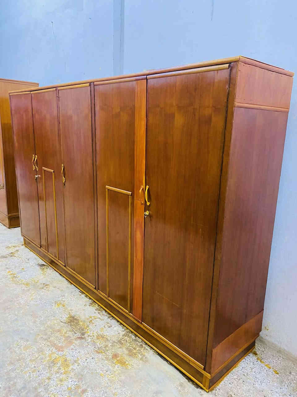 كنتور ابو ل 5 باب مستخدم اخو الجديد وباسعار مناسبة شغل درجة اولى مرتب ضهر جرجوبة  السعر 
165 الف وبي مجال للطيبين 
رقم الهاتف ***********
