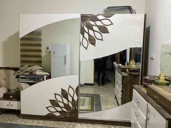 سلام عليكم غرفه تركيه حلوه ام نفر كامله ونضيفه  ٣ قطع سعره ٤٠٠  مكان بصره زبير رقم ***********
