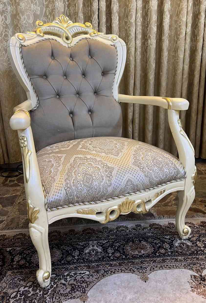 تخم تركي ملكي خشب زان الأصلي عشر مقاعد مع وسطية نظيف السعر ٨٥٠ مكانه المنصور***********
