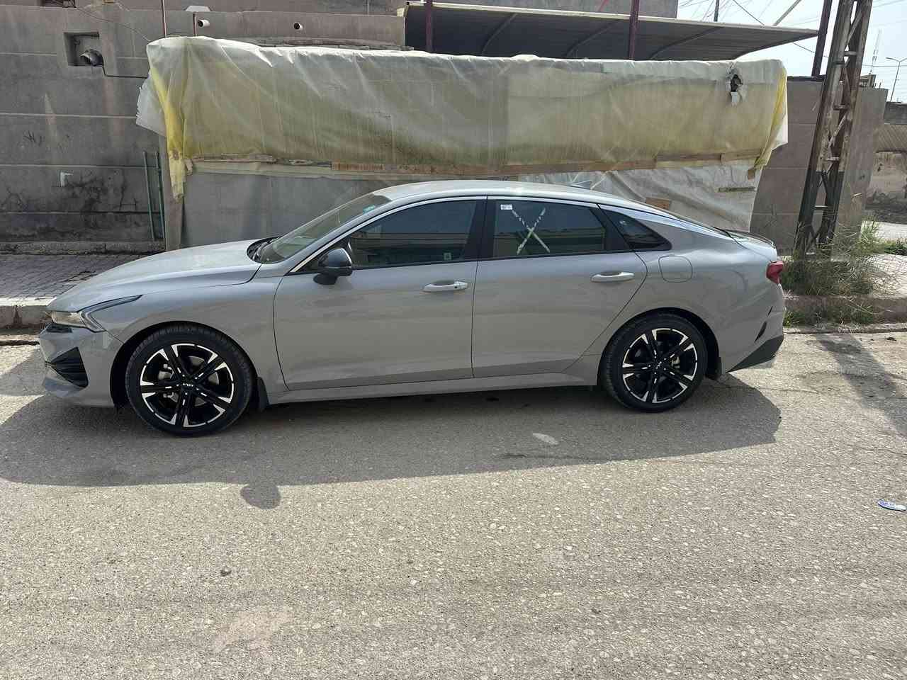 السلام عليكم    للبيع كي فايف موديل 2024 وارد امريكي  ضرر فقط حافه البنيد بيهه  صبغ بدون تبديل ليبل واحد السياره ماشيه 16الف  محرك 1600 تيربو فئه جيتي لاين دواخل احمر ابلاد استيرن كسر سياره كلش حلوه لون سمنتي مميز رقم بغداد بسمي تحويل مباشر السعر 188وبي مجال مكان السياره ذي قار الرفاعي /***********/***********
