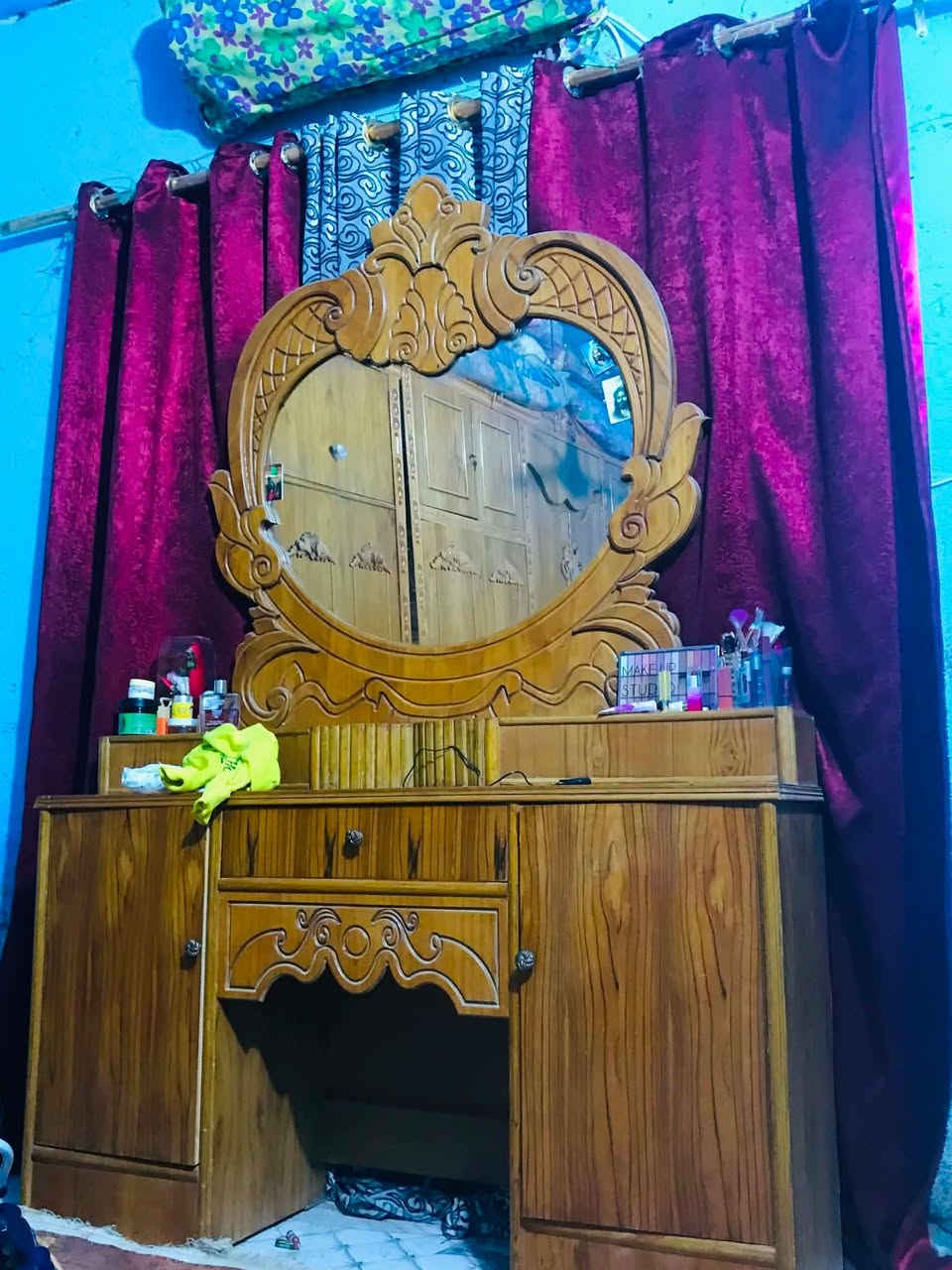 اللهم صل على محمد وال محمد
للبيع غرفة أخشاب عراقي تسكام خشب نوعيه زينه بعدها جديده مسوينها بمليون و٤٠٠ رايدينها ب٩٠٠ وبيها مجال بسيط
رقم صاحب الغرفه 
***********
