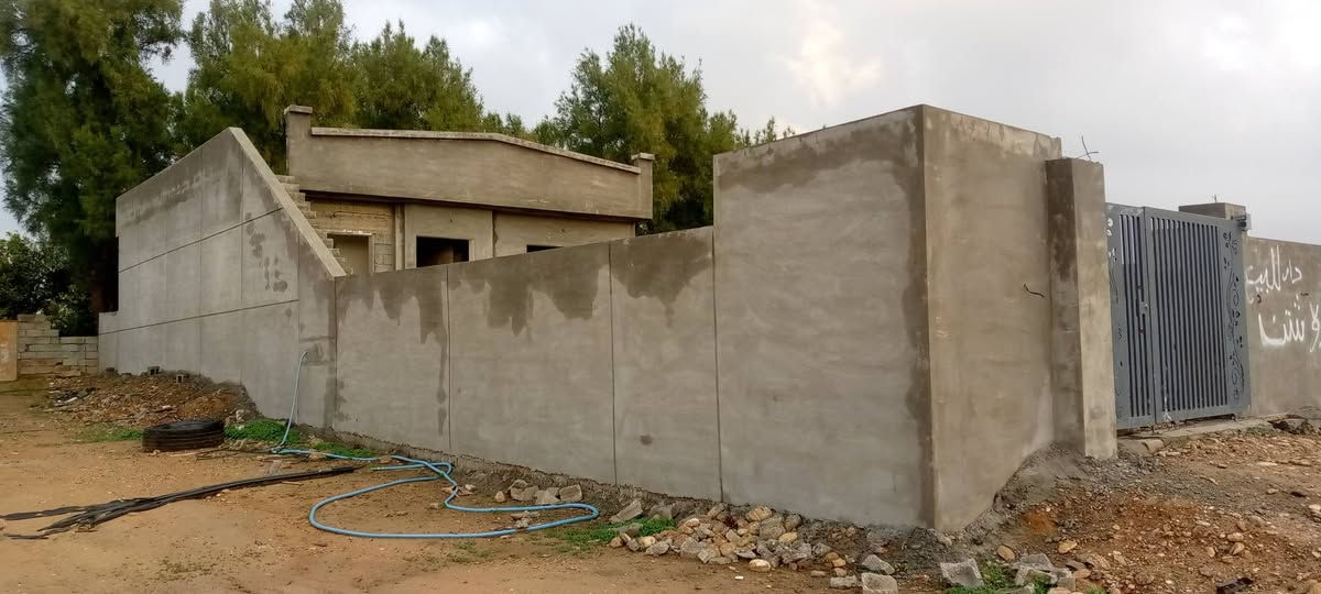 سلام علیکم .
ئه م خانووه بوفروشتن
300متره روو له قیبله یه شوینێکی زور خۆشی هه یه
ناونیشان باریکه
ژ.م ***********
