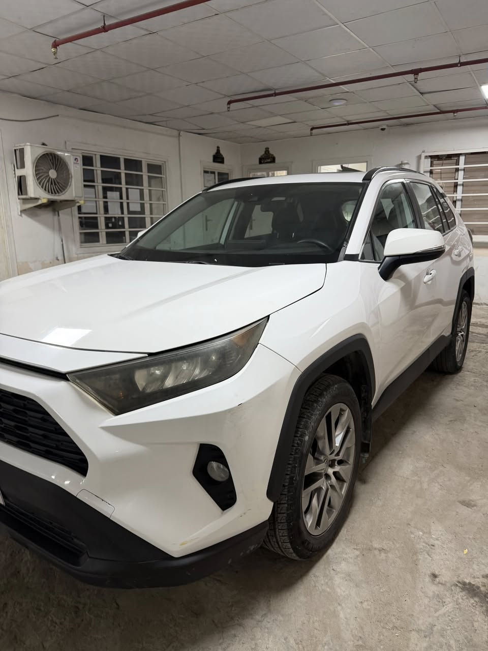 راف فور موديل 2019
رقم بغداد بسمي 
بدون ارباك بدون دواخل 
راف فور بريميوم xle يعني فول موصفات 
ميحتاج احجي عن الموصفات 
سيارة كلين تايتل بدون صبغ 
الحادث فقط دعامية 
محرك كير  بشرط مامفتوح 
سيارة حيل نظيفة كلشي عل بلاد
سيارة مابيـها دينار مصرف كاملة 
ماشيه 25 الف ميل 
السعر 21 بيها مجال بسيط 
مكاني بغداد سيدية
الاستفسار اتصال ع رقم 
***********
