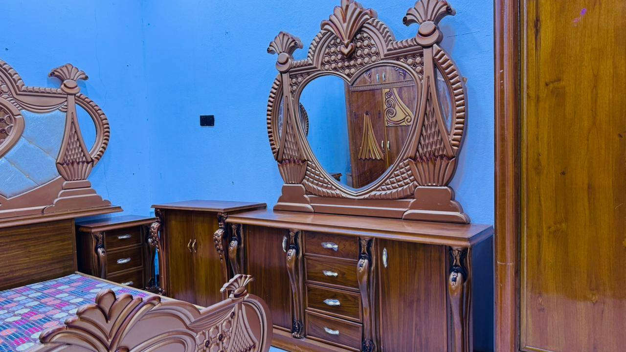 يوجد غرفه نوم صاج عراقي شرط حطاطه فصال هيت خشب درجه اولى نضافه ١٠٠٪السعر مليون و٤٠٠ للاستفسار ***********
