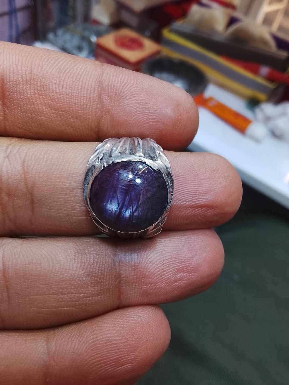 سلام عليكم محبس قديم ياقوت نجمي السعر 150 الف ***********
