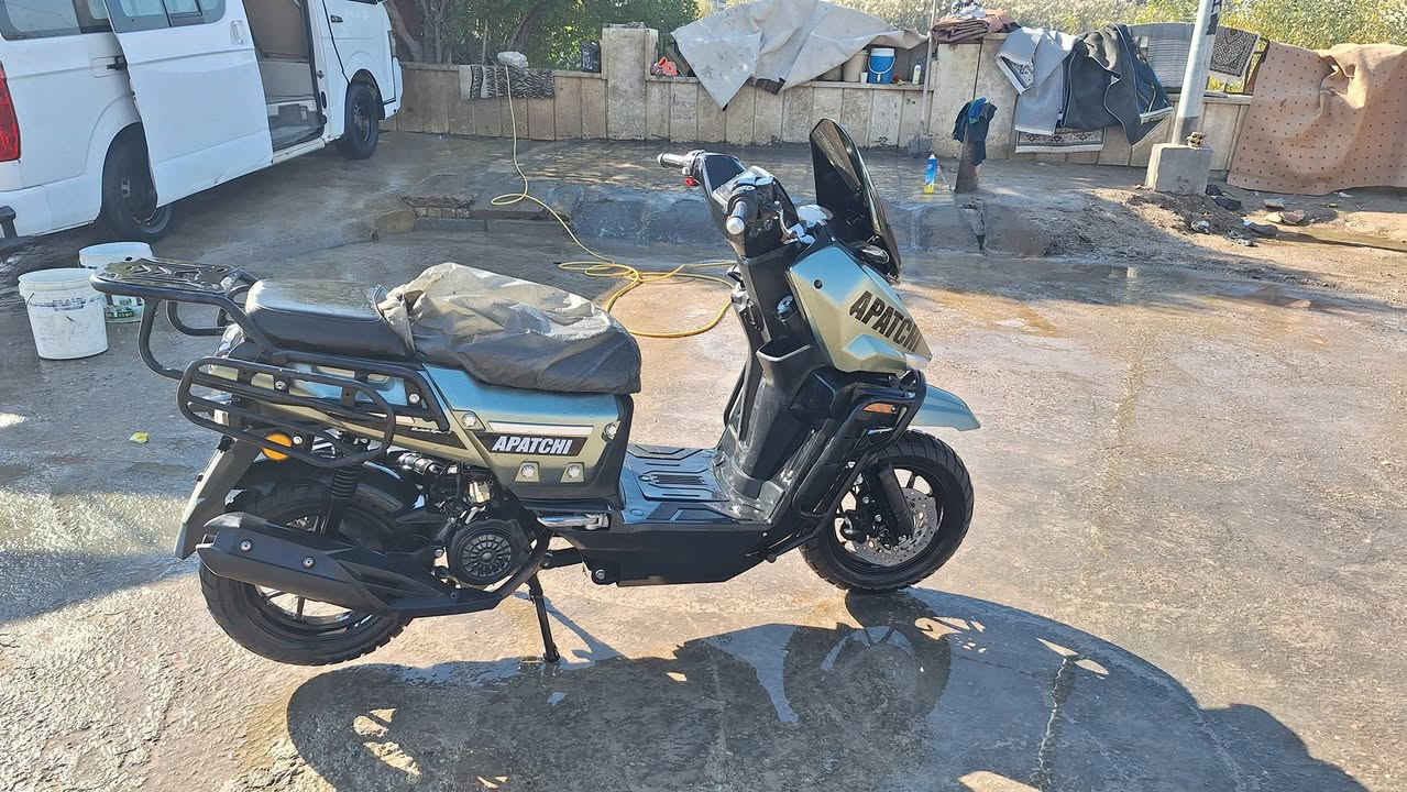 السلام عليكم ورحمة الله 
اباتشي 2025 الشكل الجديد اخر اصدار
مكينة 170 ما مفتوحة 
استعمال شهرين بس الدراجة على وضع الشركة 
دبل بصمه ودبل سويج تشغيل عن بعد ومانع سرقه
مابيها اي نقص ابد..... لايت وأشاير وبگ لايت كلها LED وبيها بومة بلادي ابيض واصفر
دبلات اثنين امامي واثنين خلفي 
تانكي 7لتر 
مكينة كلش ناعمة وتشغيل نگرة سلف 
درع جانبي حديد 
نضام جبلي أعلى من الدراجات الاوتوماتيك
العنوان قضاء الشامية 
*********** للاستفسار
