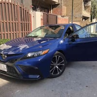 عليكم كامري 2023 وارد امريكي مواصفات SE نايت شيد  ماشيه 38 الف مايل ال...