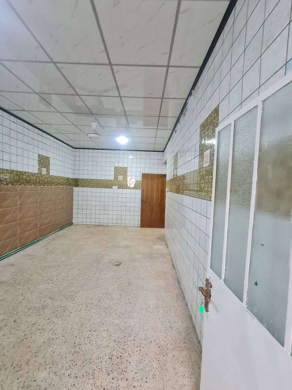 للأيجار الدار طابقين(المساحة200م) مفصول بالكامل بناء قديم
الموقع الدار حي البلديات قرب جامع الصائغ 
 

الطابق الأرضي 3غرف نوم وهول واستقبال ومطبخ وصحيات داخلية وخارجية وكراج 

الطابق الثاني غرفتين نوم وهول واسعة ومطبخ وصحيات ومخزن وسطح ناصي وعالي 
(بدل ايجار ارضي 400الف والشقة 300الف)

للاستفسار مراجعة مع مكتب الوطن للتجارة العقارات 
العنوان المكتب/ الموصل حي البلديات من جهة السكر قرب سانكو مول

او الاتصال على الأرقام التالية 
كؤرك***********
اسيا ***********

