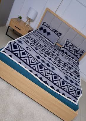 لعشاق التميز.. غطوة بوهيمي وجه فرو ❄️ بـ 16 ألف بس!
​✅ قياس كبير: 200 × 230 سم.
✅ وجهين (نقشة بوهيمية + فرو ناعم).
✅ لمسة من الفخامة لغرفتج بأقل تكلفة.
​السعر: 16,000 دينار ✅
متوفر خدمة توصيل 🚚 سارعي بالحجز!


**إذا كنت صاحب هذا الإعلان وتريد حذفه لأي سبب، رجاءا أرسل رسالة إلى الدعم الفني**