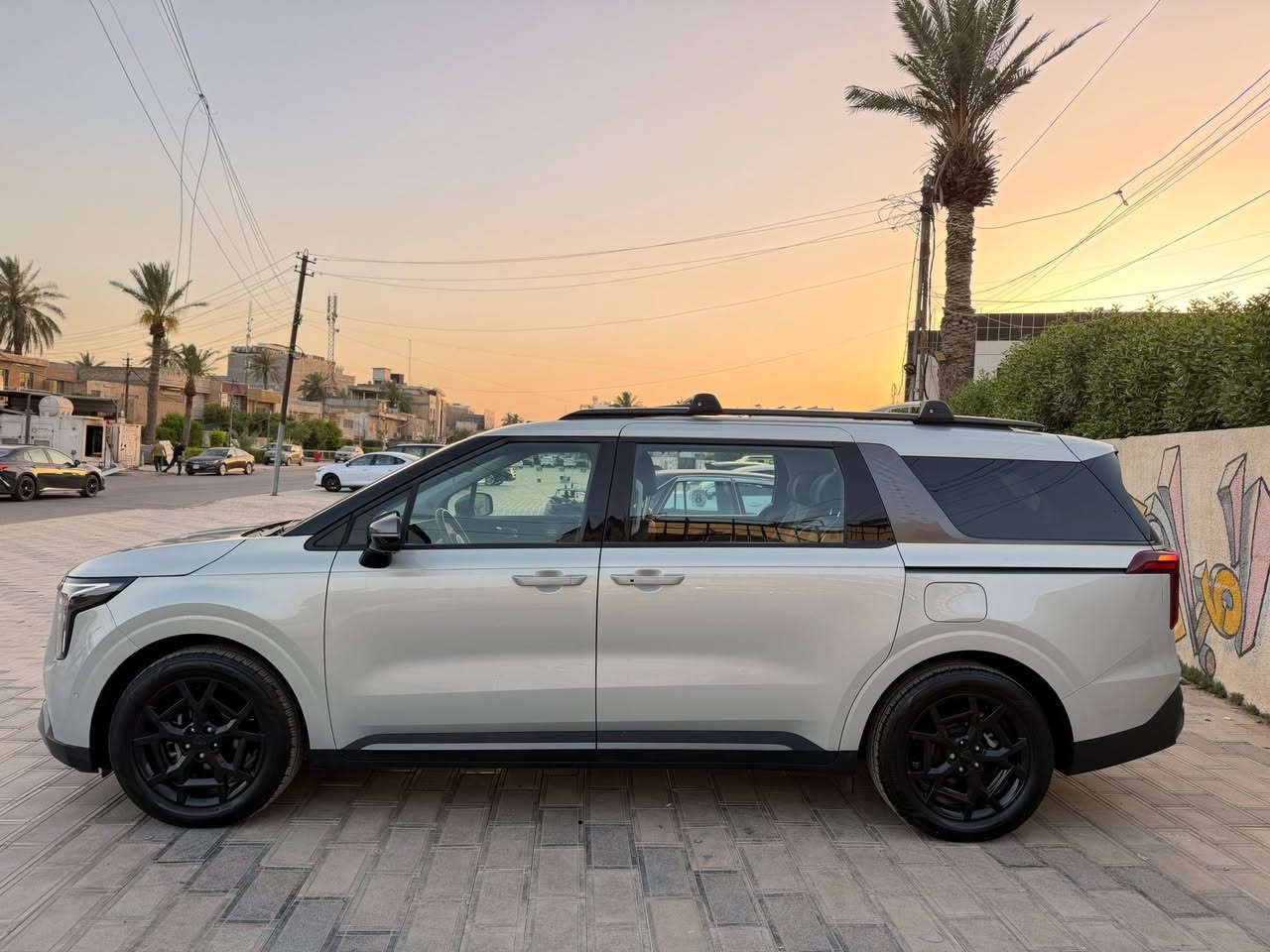 ياالله
السلام عليكم 

كيا كرنفال هايبرد 2025 SX  بلاك ادشن برستيج وارد امريكي 

Kia Carnival Mpv Sx Prestige 2025 1.6 Hybrid

                  Hybrid حجم المكينه : 1.6 تيربو + هايبرد 

         المسافه المقطوعه : 1900 ميل

            الضرر : بنيد دعاميه مبدلات نفس الون

             حالة الايرباك : دركه + دشبول 

#مواصفاتها 

1.شاشه

2.كامرات 360

3.بصمه

4. بنوراما فتحتين

5.ويل كب اسود

6. تشغيل عن بعد

7.حساسات خلفي امامي

8.بيبان كهرباء

9.لايتات لد

10.لايتات زنون

11.بكلايتات لد

12.اشاير بالمري

13.رادارات 360

14.كشنات جلد 

15.ثلاث قطع تبريد

16.هيترات بالكشنات حار بارد امامي خلفي

17.هندبريك بصمه

18.شحن وايرليس

19.هيتر بالاستيرن

20.كشافات 

21.مري شفط

22.كشنات كهرباء امامي خلفي

23.كشن السايق ميمري

24.تحديد مسار

25.نظام ايكو سبورت عادي

26.كامرات محيطية داخل السياره

27. كشنات خلفيه VIP+ كهرباء 

28 .داتا شو

فول موصفات 1/1 جاهزه مرقم بغداد 

  

تفاصيل اكثر هذا رقمي *********** تحياتي 

مكان السياره بغداد حي الجامعه
