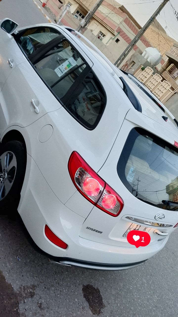 السلام عليكم سنتافيا 2012 جديده واحد عله واحد 
فول مواصفات مصفره عل اخر اي نقص  مابيه 
دفع رباعي 6سلندر السياره مابيه لا ضربه ولا طخه 
جديده حييل بدون ما اشرحلك السياره فول مواصفات رقم بغداد بسمي  السياره ماشيه 105الف  وبيه 3اشخوط بسمار خباثه   لا اكثر موضح عندك بل سونار   السياره جديده حييل واني جناي  عارضه ب165$ لتواصل ***********. ..***********
