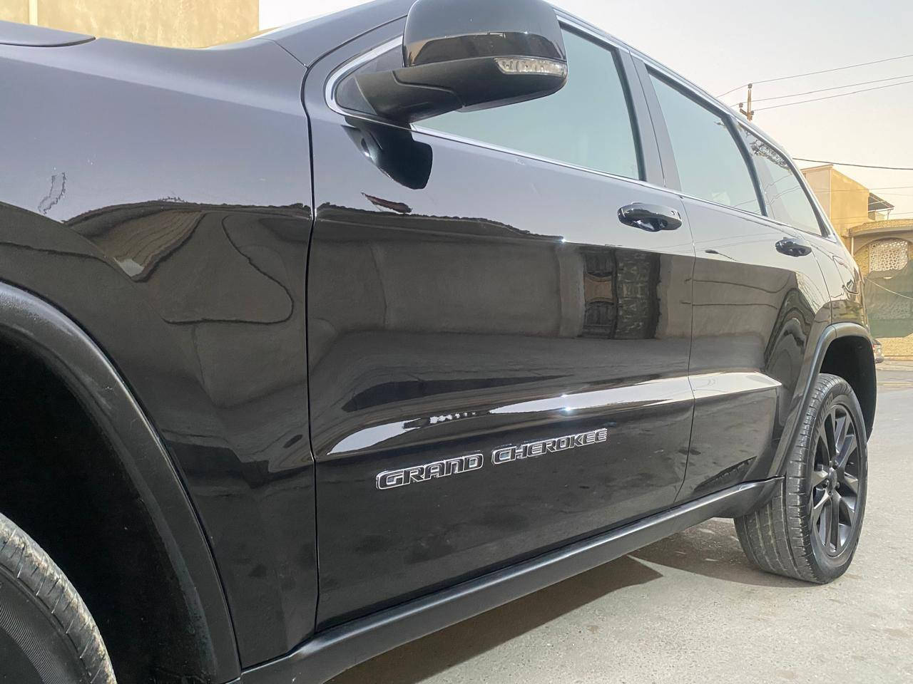 السلام عليكم جيب لاريدو 2017 لمتد فول مواصفات كلين تايتل كفالة عامة
 فتحة سقف/ شاشة جبيرة / تشغيل عن بعد/ شفتات ستيرن/ تدفئة بالستيرن/كشنات تدفئة وتبريد/ كراسي جلد / كراسي الامامية كهرباء/ لايتات زنون / توقف ذاتي اوتو ستوب / صندوق كهرباء 
مكينه 6 سلندر 3600 مكينة كير بالشرط كفالة 
(ماشية 70) رقم سليمانية الدولي سنوية ل 29 وكالة بأسمي تحويل ثاني يوم 
السعر : 235$
رقم الهاتف: *********** 
مكان السيارة البصرة
