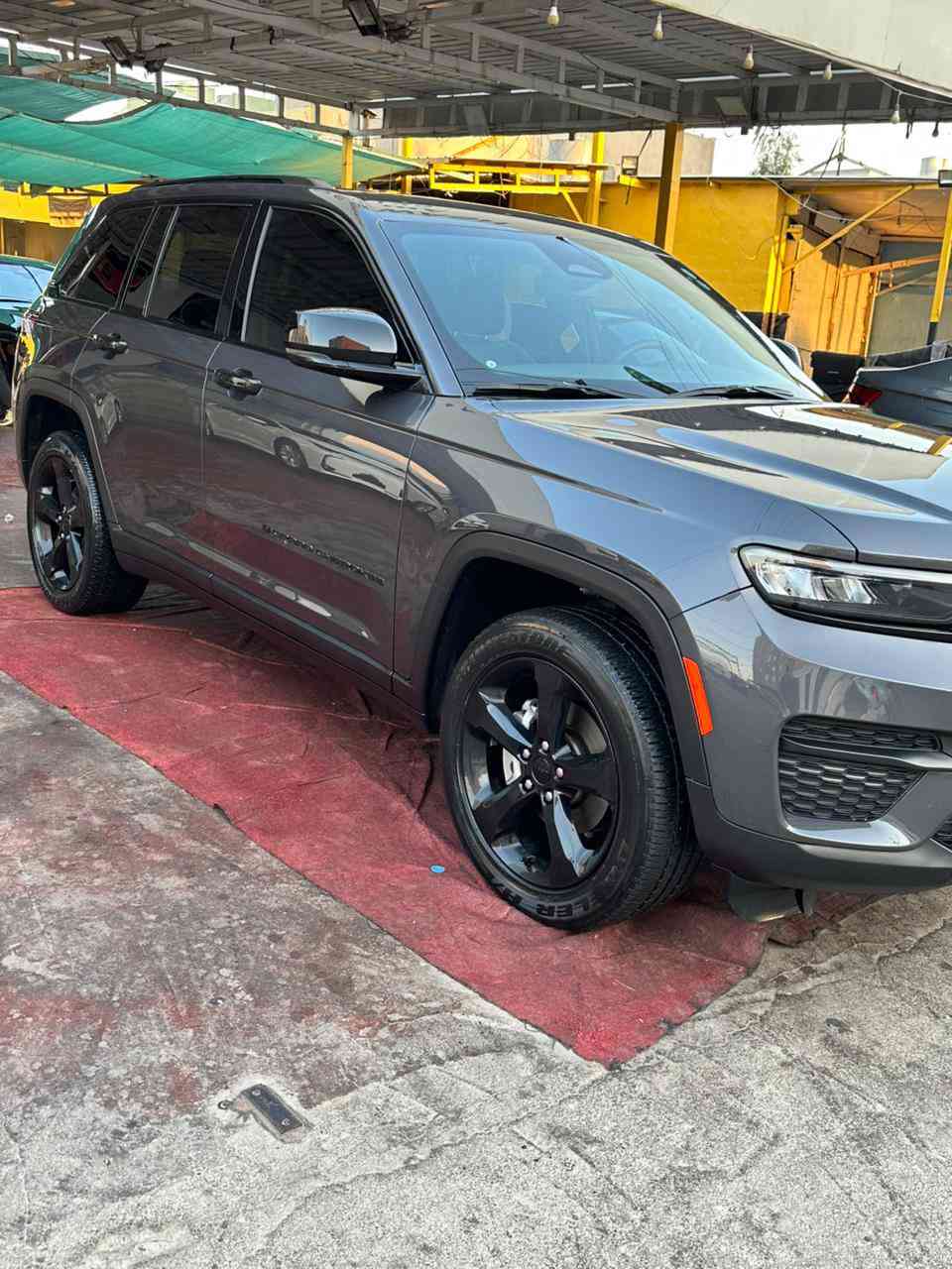 جێب لاریدۆ 2023 پشتو پێشی کەپسەی 40هەزار ڕۆیشتوە کامل مواسافات دەبل ئەکسلە 6پستنە ***********
