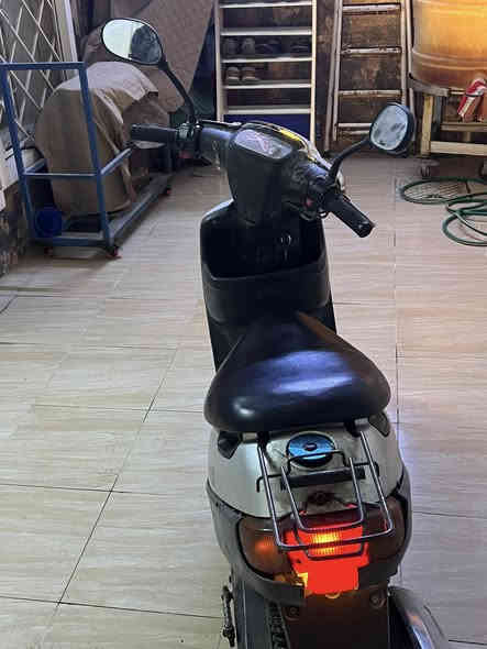 السلام عليكم دراجة 60 بطة اخت جديده
1- بوشه وبستم جدد على أيدي 

2- فاكيوم + بلك + شوته مبدلات

3- تاير خلفي جديد ايضاً

كاربريتر تجاري ( بيها خربطه بسيطه من يصعدون 3 اشخاص او ثنين )

4- تانكي منضف بل هوى وخالي من زنجار

5- قبق بانزين جديد 

(يعني كسر بجمع كلشي جديد )

السعر :250 وبي مجال حگ جية

مكاني : بغداد ( شعلة الصدرين )

رقمي :***********

دراجة كفالة عامه 🤍
