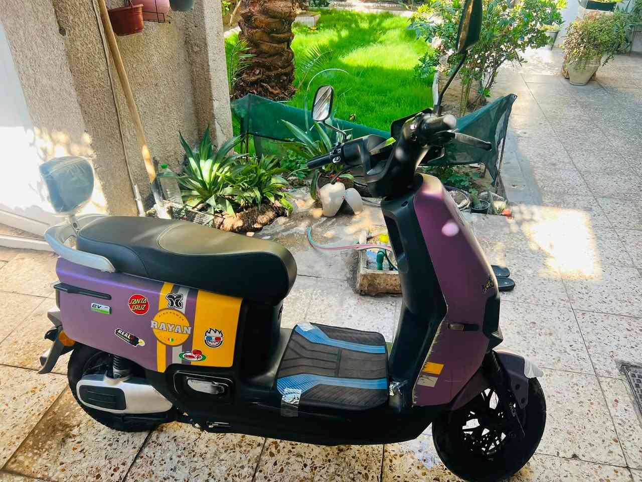 السلام عليكم 
دراجه ريان للبيع 
6 بطاريات 🔋 عل فحص 
دراجه نضيفه 
لو بنفسجي 
نظام تثبيت سرعه
دراجه بيه 3سرع وياه سويج او بصمه 
السعر 600 او بيها مجال 
المكان بغداد حي العامل 
الرقم ***********
