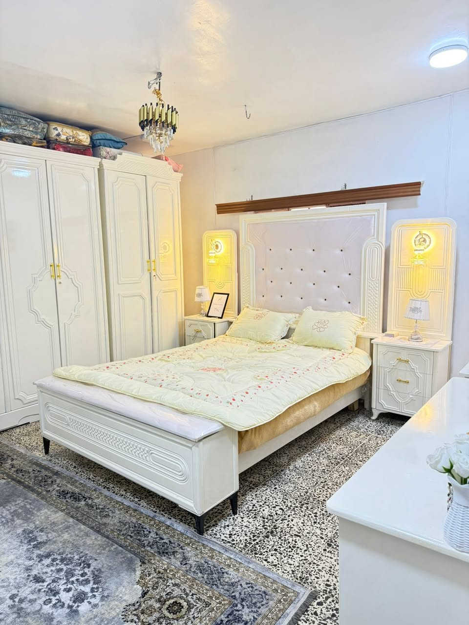 بيت للبيع طابو صرف حي الظباط  مساحة ٢٧٠ بالسند و٣٠٠ واقع حال
محتويات البيت ٤ غرف نوم ثنين فوك وثنين جوة طابقين 
ويحتوي ع صحيات داخليه وخارجية وهول وصالة ومطبخ واستقبال
للاستفسار *********** او واتساب
