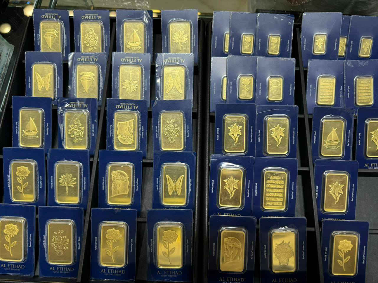 إلى زبائننا الكرام 🌟
نُعلمكم بتوفر خدمة الحجز على الذهب والفضة من السبائك والليرات، بمختلف الأوزان، للزينة أو الادخار، وبأفضل الأسعار المناسبة للجميع.
🔸 الليرات الذهبية:
ليرة عيار 21
ليرة عيار 22
🔸 السبائك الذهبية:
سبيكة 5 غرام
سبيكة 10 غرام
سبيكة 20 غرام
سبيكة 31.1 غرام
سبيكة 50 غرام
سبيكة 100 غرام
🔸 السبائك الفضية:
سبيكة فضة 1 كيلو نوع مرمرة وبالم
للاستفسار والحجز يرجى التواصل معنا على الخاص أو زيارة المحل. صياغة البيرقدار 
مقابل مطبعة الجوهرة
الهاتف ***********
نسعد بخدمتكم دائمًا 🤍✨
