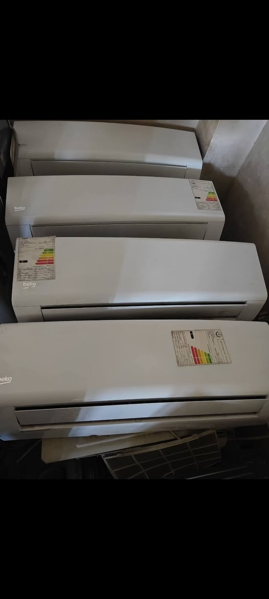 يتوفر سبالت:
2طن قرابة 70جهاز بيهن 15جهاز منغل 
كنتوريات 3طن قرابة 30جهاز
كنتوريات 2.5طن قرابة 20جهاز
سقفيات من 2طن ولغاية 4طن قرابة 25جهاز
ملحقات داخليه وخارجيه وريمونت وحماله (جوكر وبيلادي)
بيع فقط جمله افحص وشيل
موقع اربيل
***********
