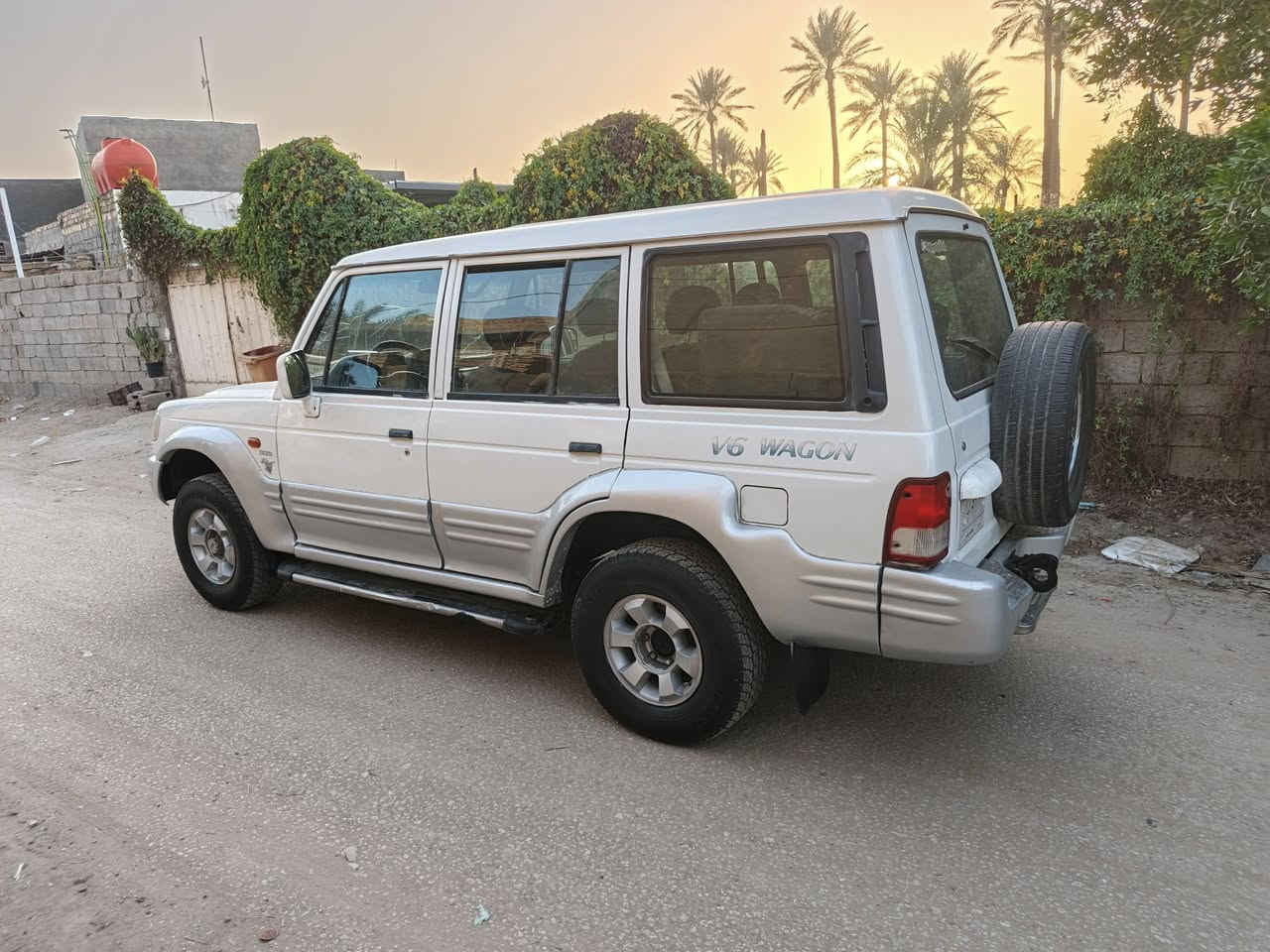 السلام عليكم كالوبر موديل ٢٠٠٢ باسمي السيارة بلادية جاهزة وكل شي شغال بس التبريد مايشتغل السعر ٤٨ للاستفسار *********** المكان الحلة
