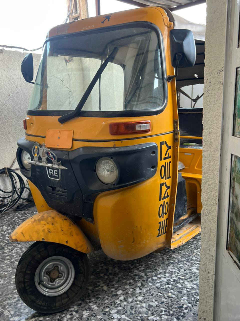 السلام عليكم تكتك موديل 19 شهر ال 11 اوراق اصويله مكفولات شرط للترقيم نقص بس ورقه مكينه ناااعمه ترايهه كلش حلوه مدوشمه وكامله كهربائيات كلهه شغاله  بيهه صبغ شي قليل كلش السعر 4250 وبيهه مجال بسيط حك جيه فقط العنوان بغداد البياع تقاطع درويش للستفسار شراي يتصل ويدلل ***********
