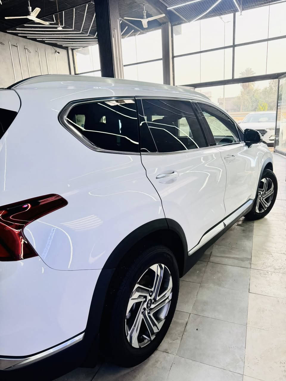 اللهم صل على محمد وآل محمد سنتافيا للبيع موديل 2023 أمريكي محرك 2500 فول مواصفات 1/1 رقم منفيس ماشيه 5000 بيه قطعة وحدة صبغ والباقي كفالة عامه 
5 كامرات السيارة جديده بيه نانو سراميك سونار بيه 
بيه هواي مواصفات 
***********
