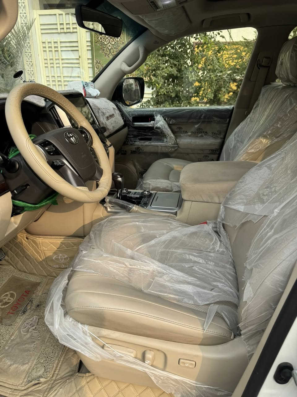 السلام عليكم

للبيع لاندكروز vxr  موديل2018 ساز ضرر  موضح في السونار

جديدة بمعنى الكلمه اللون ابيض صدفي رقم بغداد 

محرك 5700

V8

فول موصفات 1/1

بصمه تشغيل 

5 بصمه أبواب لمس 

تشغيل عن بعد 

فتحه سلايت

كشنات ثنين كهرباء 

كشنات جلد 

8ايرباك 

زراكات 

مري شفط 

شاشات خلفيه 

جنطه شفط 

عداد لكزز 

ثلاث قطع تبريد 

حساس امامي 

حساس خلفي  

وباقي موصفات ساز معروفه 

سعر السياره 5شدات و10 ورقه

الاستفسار اتصل على الرقم***********

مكان الناصريه

اني مكلف بالنشر.
