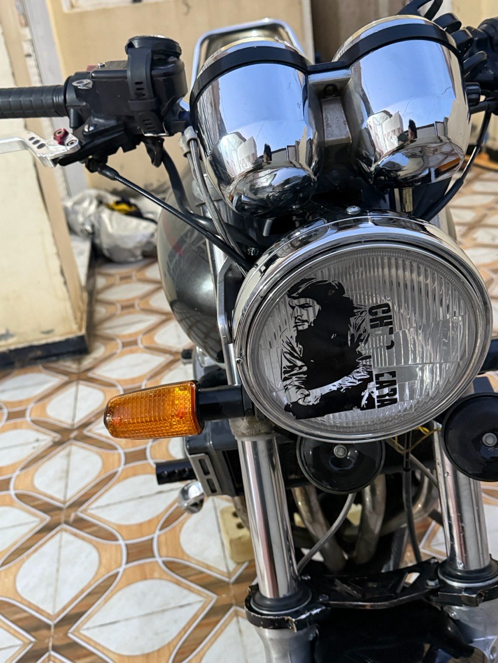 النوع سيبي فور 400جيل اول شرط كلها بلاد الدراجه ماشيه 4000دراجه زيرووو صارلها 4اشهر من نزل من معرض الهوندا من كركوك دراجه شكد ماكول عليها جديده بعد اجدد مشروطه من كلشي بلجيسسس العنوان 
ديالى المقداديه 
