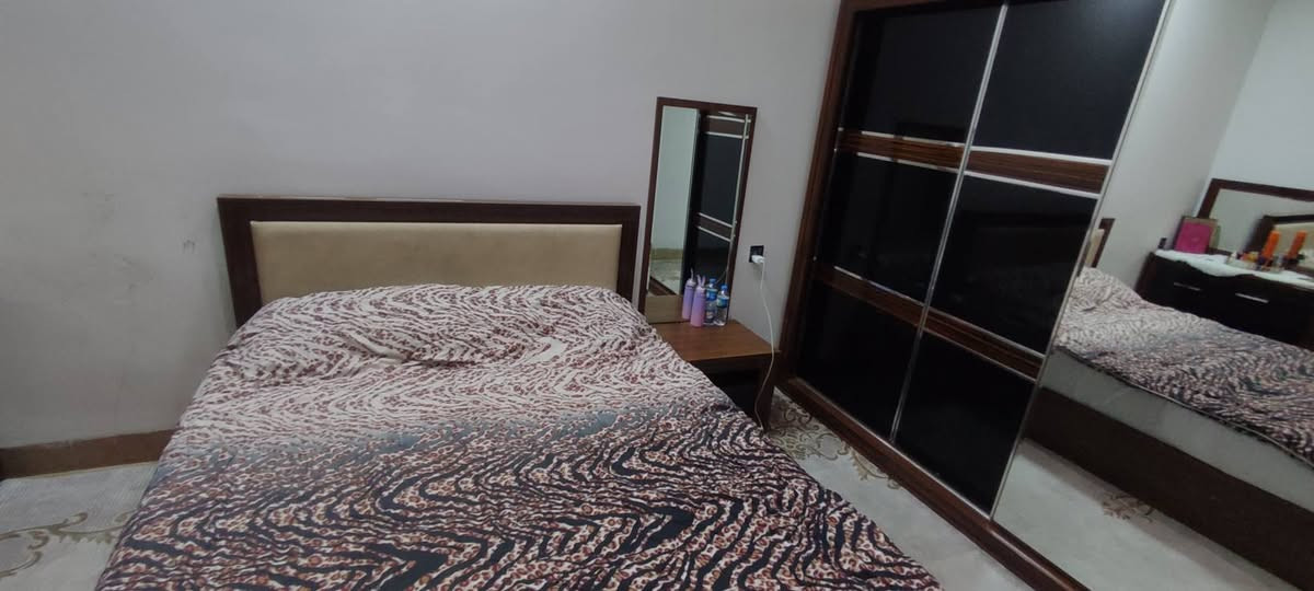 غرفه ٥ قطع نظيف جدا بدون دوشك سلايت ٢٨٠ الف للتواصل ***********
