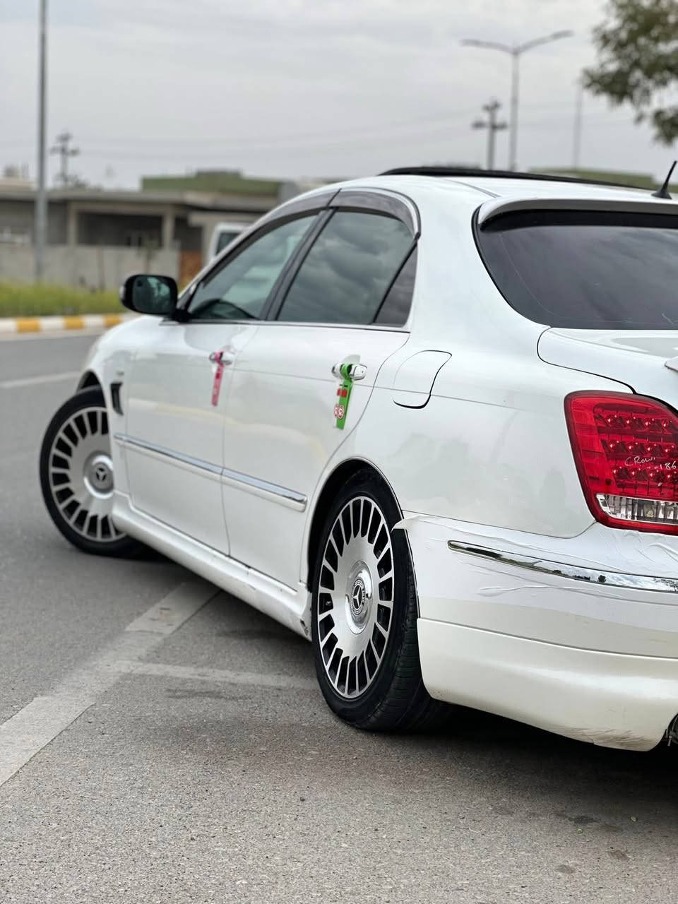 ماجێستای موسی 2005 بۆفرۆشتن 
چوار دوگمەی سلاید سپۆرت
ناو  ڕەشە  ئاوێنە  ئیشاراتە هەر چوار  چوپەكەی حوڕكراوە
بەدڵخۆت بەرزونزمی كە مەكینەو  گێڕی  بەشەرت  
تەبرید ساردو گەرمی وەشەرت
چوار تایەی لۆكی لەسەرە مانگێكە بۆی سەنراوە
سعری 60 مەجالێ  كەم
***********
