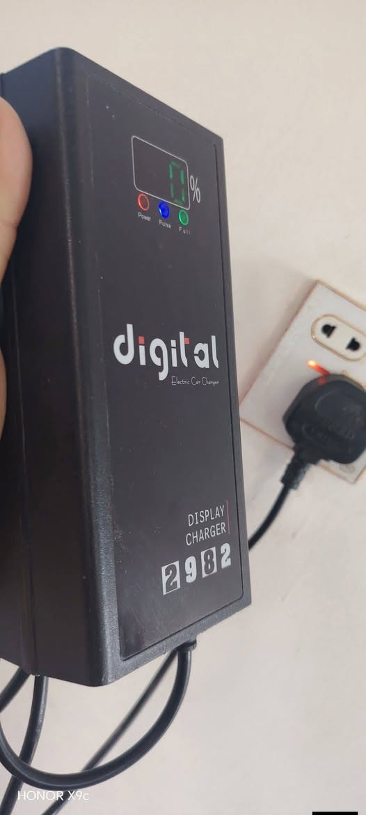 بطاريات عدد٣ للبيع + شاحن اصلي
1_) 12.8 ✅ 
2_) 11.6✅ 
3) 10.9✅
البطاريات بحالة جيدة جدا
الأول اصلا ما مستخدم الا شهر والبقية جيد جدا وهذني نسبتهن تكدر تفحصهن وتتاكد
السعر مع الشاحن الاصلي ٧٥ الف
بدون شاحن ٦٠ ♥️

***********
