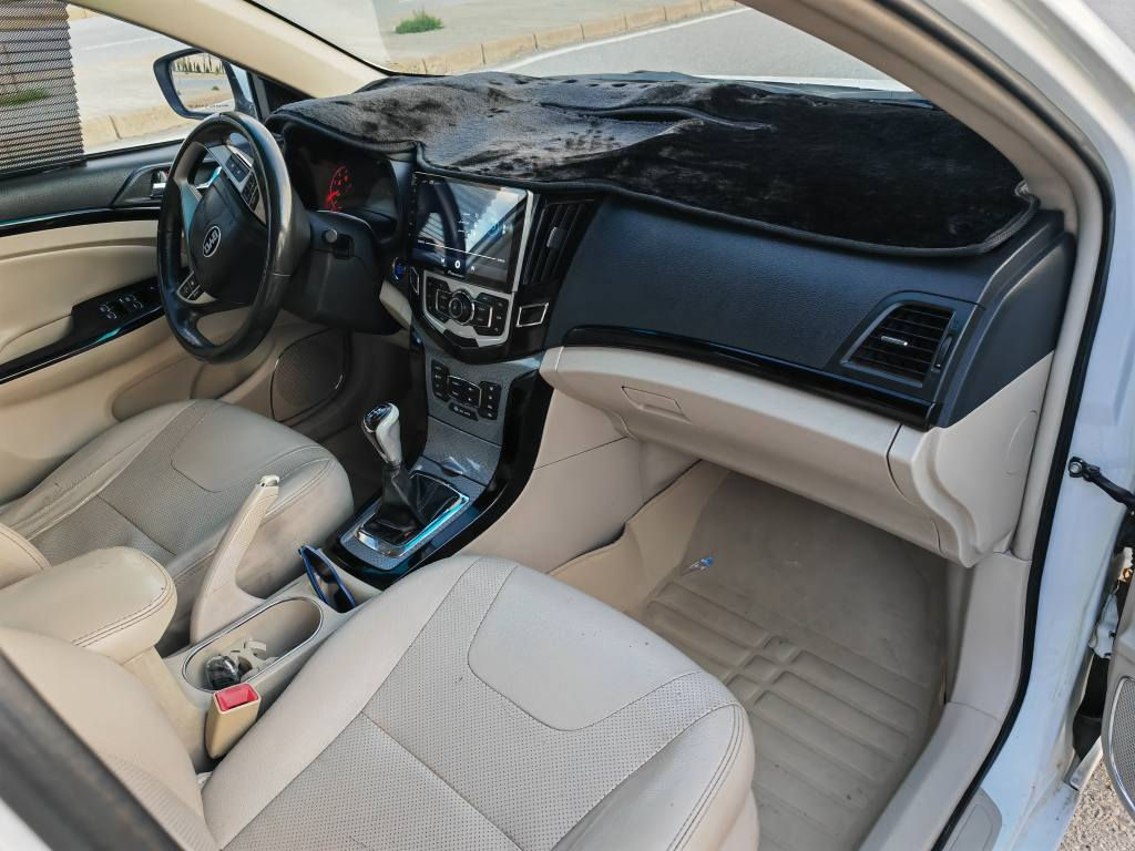 بیوایدی f5 2014 رەقەم هەولیر گێر عادی بەسمە کامێرا شاشە کوشن جڵد گێڕو مەکینە تەبریت بیلان بەشەر هیج کێشتیەکیان نیە سەنەوی بەسەرچووە دوو پارچەی بۆیاغ هەیە بای 52 گەلایە مەجالێکی زۆر کەم .
***********
*********** رانية, السليمانية
