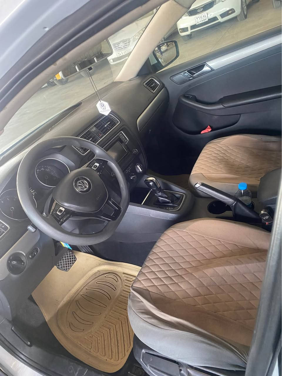 جيتا مودل2017 سياره به س بولند صبخ بي داخل رقم سنوي جديد گير محرك شه رت گير توماتيك  80هزار ريفه چويه سعر135مجال  رقم موبايل*********** Singapore
