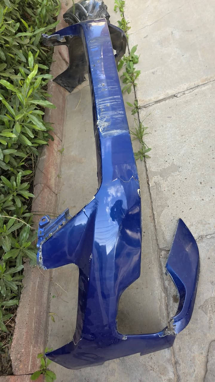 السلام عليكم
دعامية اماميه سلتوس امريكي موديل ٢١ بترة ام السكن
النص الايمن بي صبغ ويحتاجله تصليح والنص الايسر سليم تماما
السعر ٥٠ الف قفل
لايت ايمن سليتوس امريكي موديل ٢١
شغال كامل فقط بي تصليح بالكشر والزجاج سليم
السعر ١٢٥
ملاحظة/ سعر الدعاميه فارغه بالسوك ١٥٠ الف واللايت بورقتين
المكان كرادة ٥٢
*********** 
مصطفى
