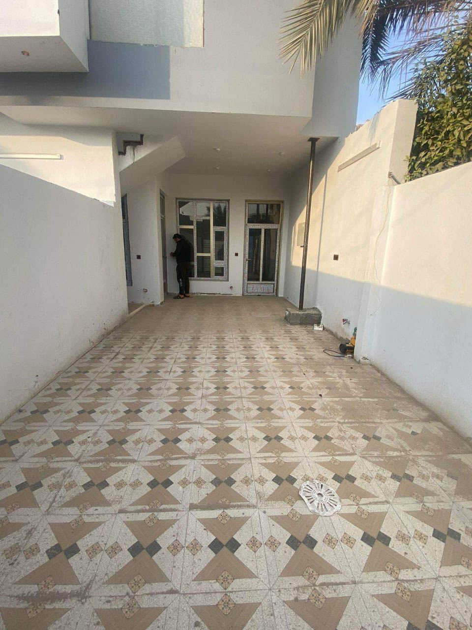 عقار للبيع 4 مشتملات مكون من غرف نوم 2 صاله استقبال مطبخ لكل مشتمل المساحه الكليه 416 متر لكل مشتمل كراج معزول شارع 20 متر الفرع المقابل جمعيه انس 
مأجرات بوارد شهري 1.800.000 الف 
للاستفسار اكثر الاتصال 
***********
