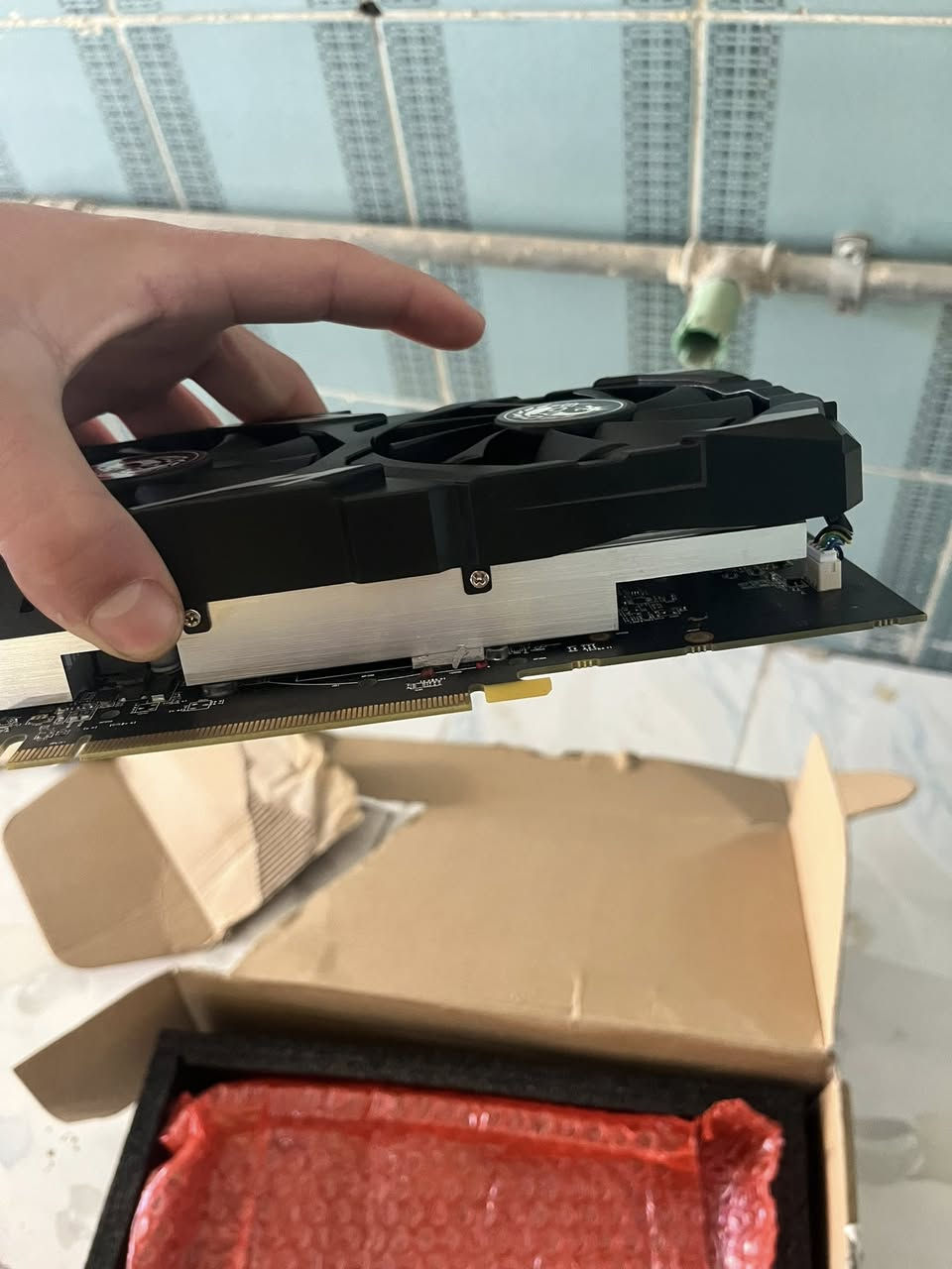 RX580 8g الكارت حتى ما مشتغل بس الفحص الكارت كلش نضيف يرهم انتل AMDالسعر110 
***********
