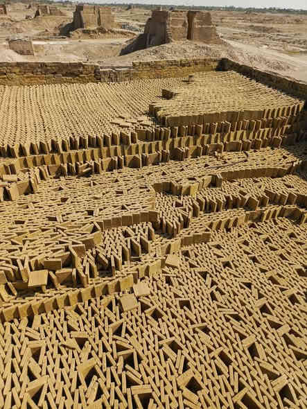 يعلن مكتب علي المنكوشي لبيع الفرشي عن استعداده لعمل الاسطح على ايدي (( خلفات)) اكفاء . ومواد درجه اولى مع ضمان جودة العمل ونأنسب الاسعار .
للتواصل :***********  
              ***********
