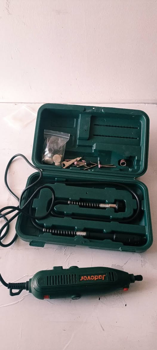 ب25 الف 
فرطونة ام القمچي 6 سرع وملحقات كاملة 
بوليش سنفرة نحت حفر كلشي تشتغل 
مكاني ال5 كيلو


**إذا كنت صاحب هذا الإعلان وتريد حذفه لأي سبب، رجاءا أرسل رسالة إلى الدعم الفني**