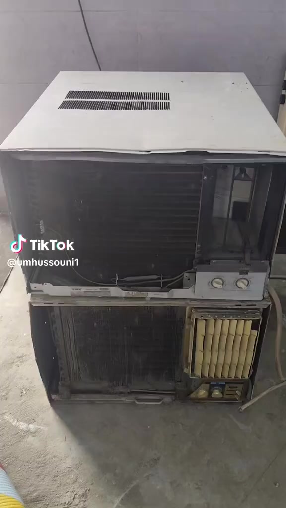 ثلاجة سعر ١٢٥ومكيفات اثنين توست مشتغل موسم واحد طنين سعر ٢٠٠ومكيف ثاني جنرال طنين ب١٧٥وبي مجال مكان شماعية حي لسفير بغداد الاتصال على الرقم *********** بي واتساب هم
