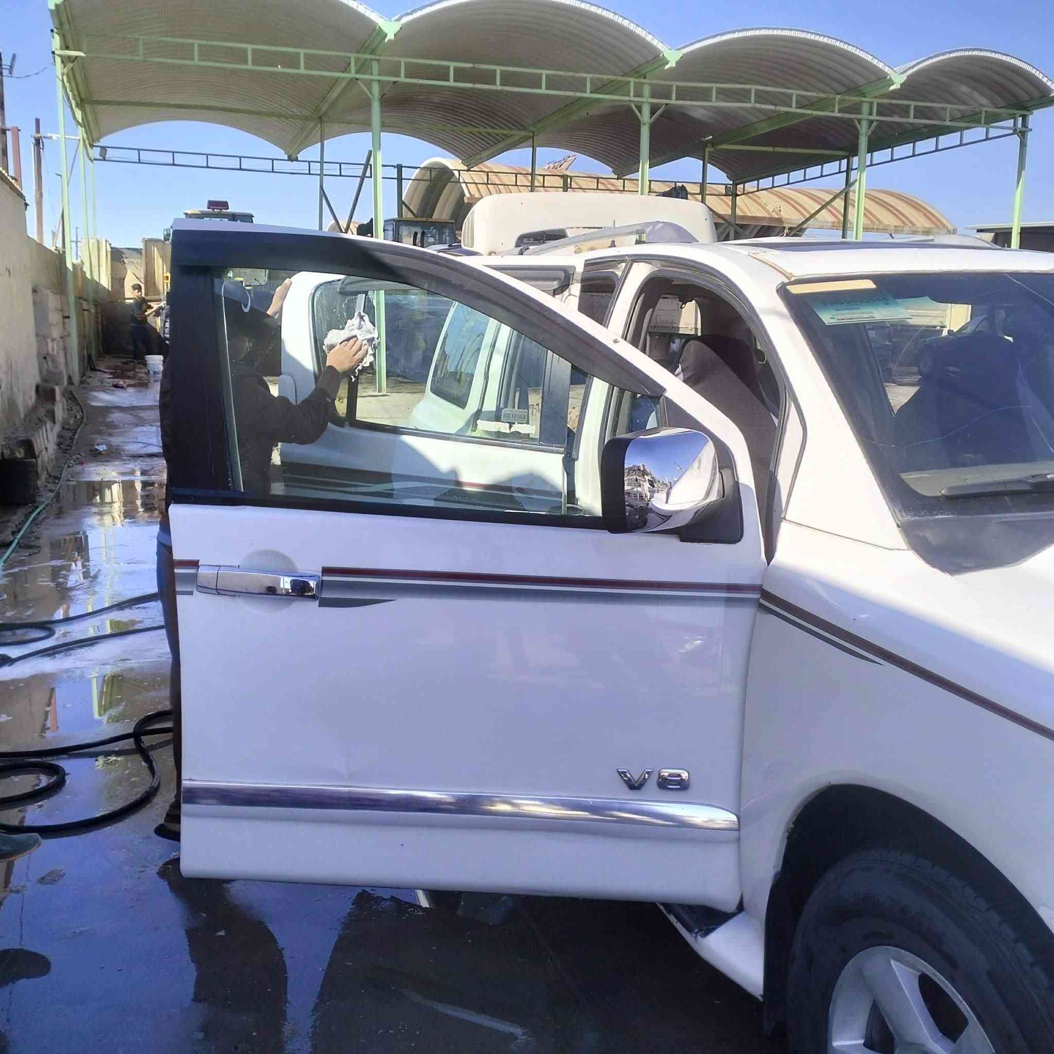 ارمادة للبيع موديل 2005 داخل عسلي غرفة حلوة تبريد شغال تخم تاير بدون ظربة حدادية حلوة  مكينة بيه خيط بخار وتراي  السيارة وين ما يعجبك السعر عارضة 80 مكان السياره الديوانية للاستفسار اكثر الاتصال بالأرقام *********** 
***********
