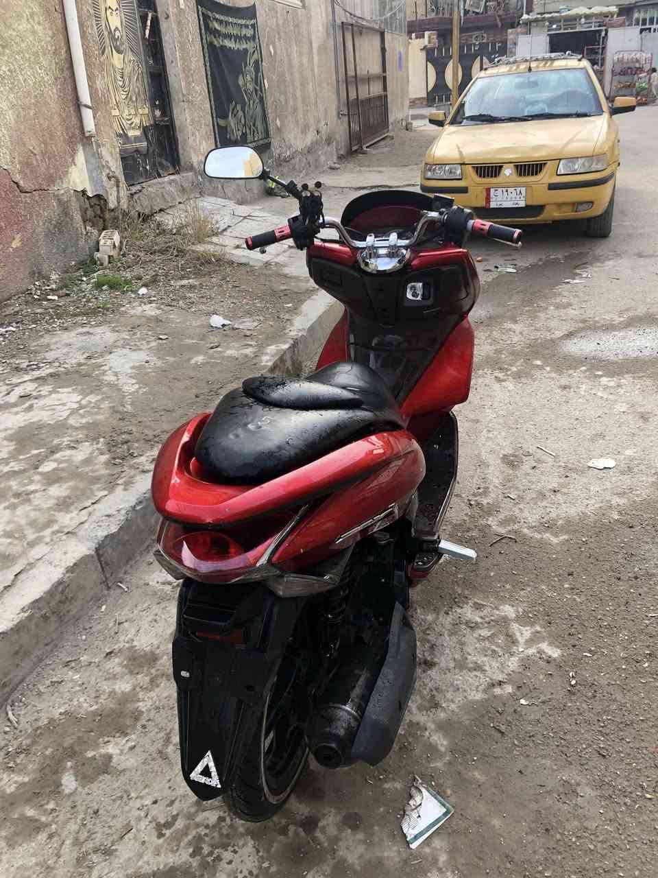 السلام عليكم دراجة pcx جيل اول   منشأ كوري الدراجة خير من الله  سعرها (بواحد و٢٠٠ ) مكينة كفالة ستاند حساس بس بيها نقوصات بسيطة وبيها مجال للشراي رقمي وتساب فقط ***********
