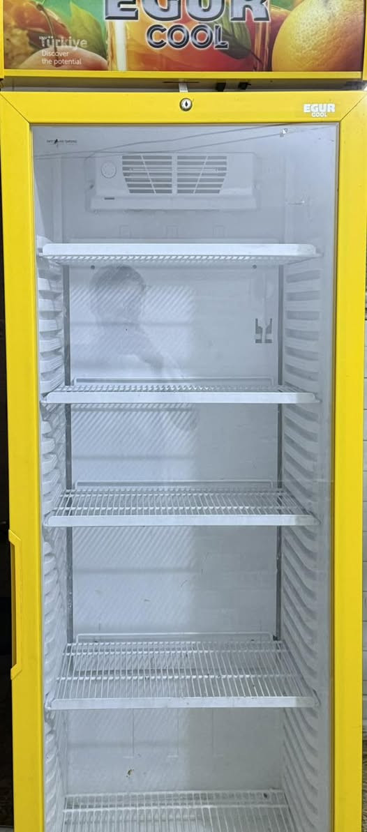 براد جديد استخدام عشرين يوم فقط تبريد مالته ثلج على الشرط تجي تفحص وتاخذ عنوان نجف شارع المدينه سعره 550 وبي مجال ***********
