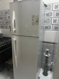 ثلاجة • للبيع • أجهزة منزلية