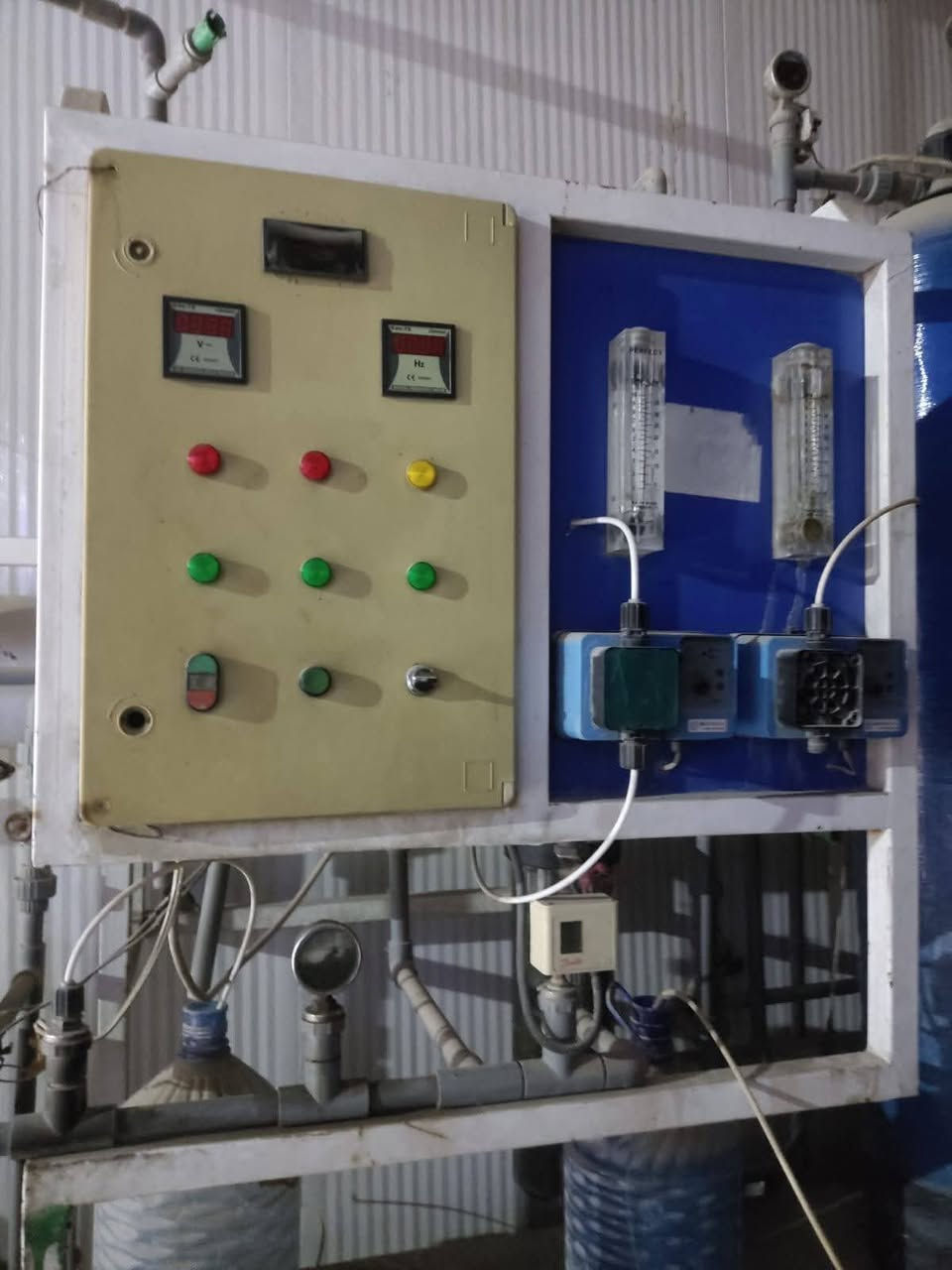 محطة تصفيه مياه ايطالي ١٠٠٠ لتر في الساعه 
+ خزان ٢٠٠٠ لتر
+ خزانين ١٠٠٠ لتر 
+ ميز تفصال مع المحطه 
ابيع منظومه كامله يعني تجي تأخذها كلها 
السعر /٣ ونص وبيها مجال 
بغداد البلديات:***********
