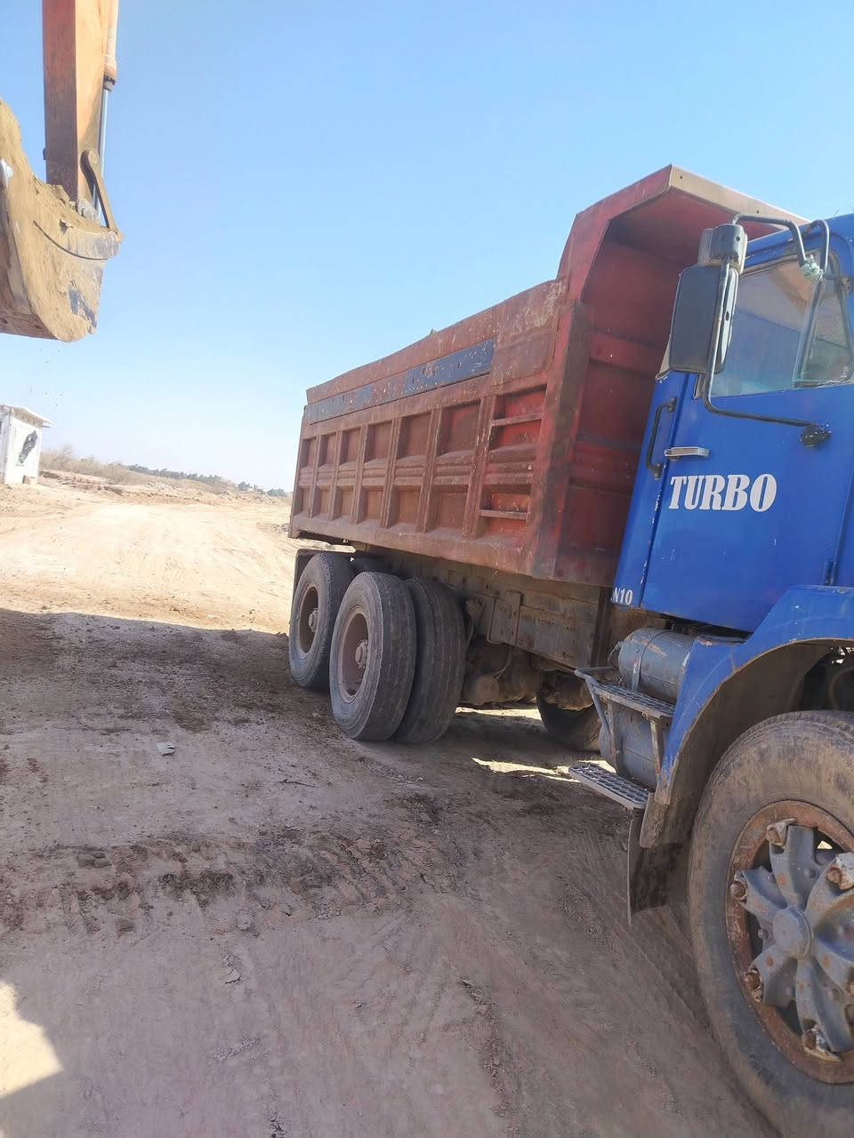 سلام عليكم سياره فالفو مجموعة بلا ديه مكينه خير من الله  كير ٤٪٤ زوجين جدد وزوجين نص عمر مكاني واسط كوت ***********
