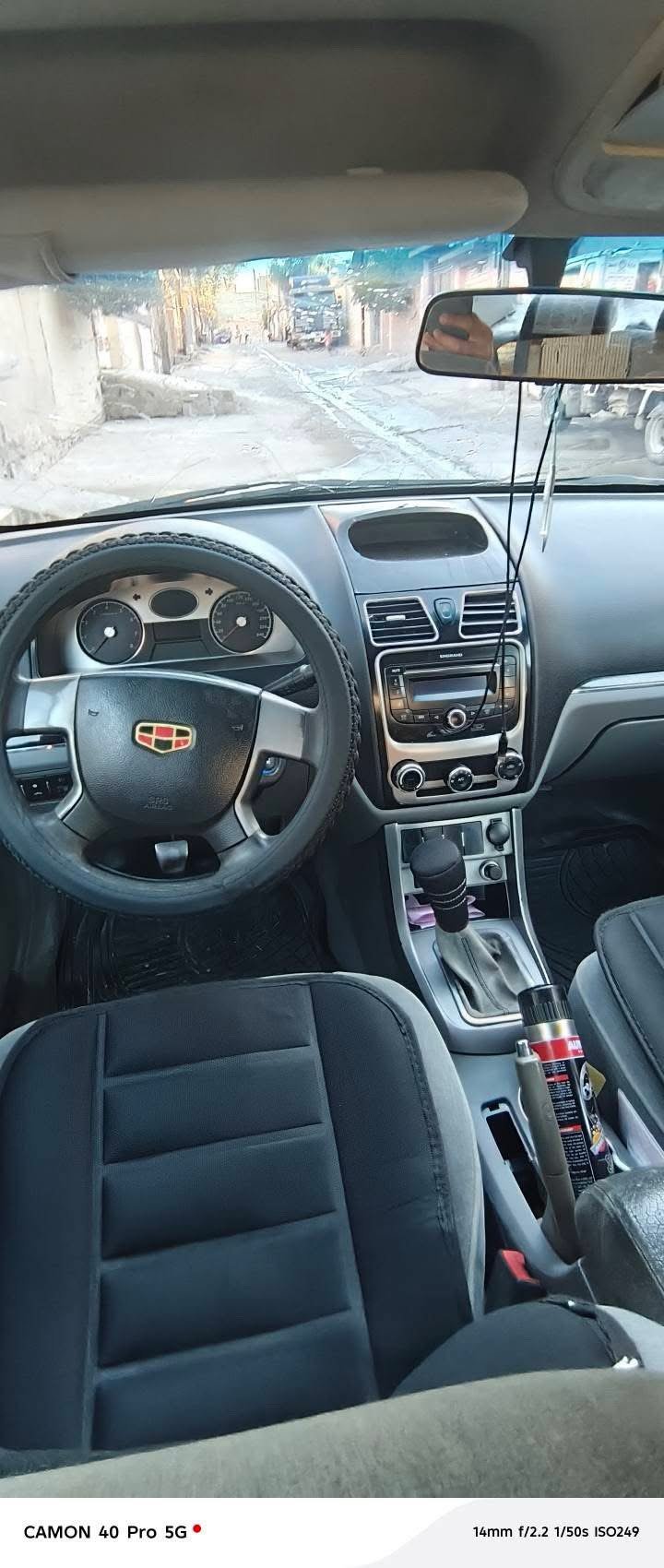 سلام عليكم 
جيلي ام كراند مديل 2013 مصبوغه عام بيها  مكانات معجون كير ومحرك شرط تبريد عاطل  بيها طخه جاملق ورة طخم نضيف تايرات جديدة كهربائيات كلها شغاله اقتصادية بانزين سعرها 45 وبيها مجال قليل وترهم مراوس