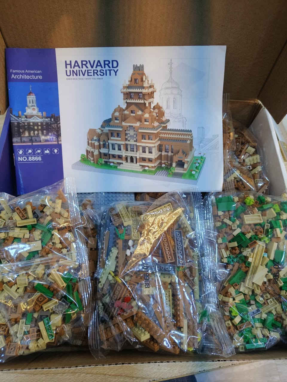 مجموعة مكعبات بناء صغيرة (Micro Blocks) لتشكيل نموذج معماري لجامعة هارفارد.
تتكون المجموعة من آلاف القطع الصغيرة لبناء تفاصيل دقيقة.
تعتبر نشاطًا ترفيهيًا وتحديًا ممتعًا لعشاق التركيبات.
يمكن استخدام النموذج النهائي كقطعة ديكور للمكتب أو المنزل.
تستهدف بشكل أساسي الأعمار من 14 عامًا فما فوق نظرًا لصغر حجم القطع.
بقية التفاصيل رابط تلي 
.
https://t.me/legokar


**إذا كنت صاحب هذا الإعلان وتريد حذفه لأي سبب، رجاءا أرسل رسالة إلى الدعم الفني**